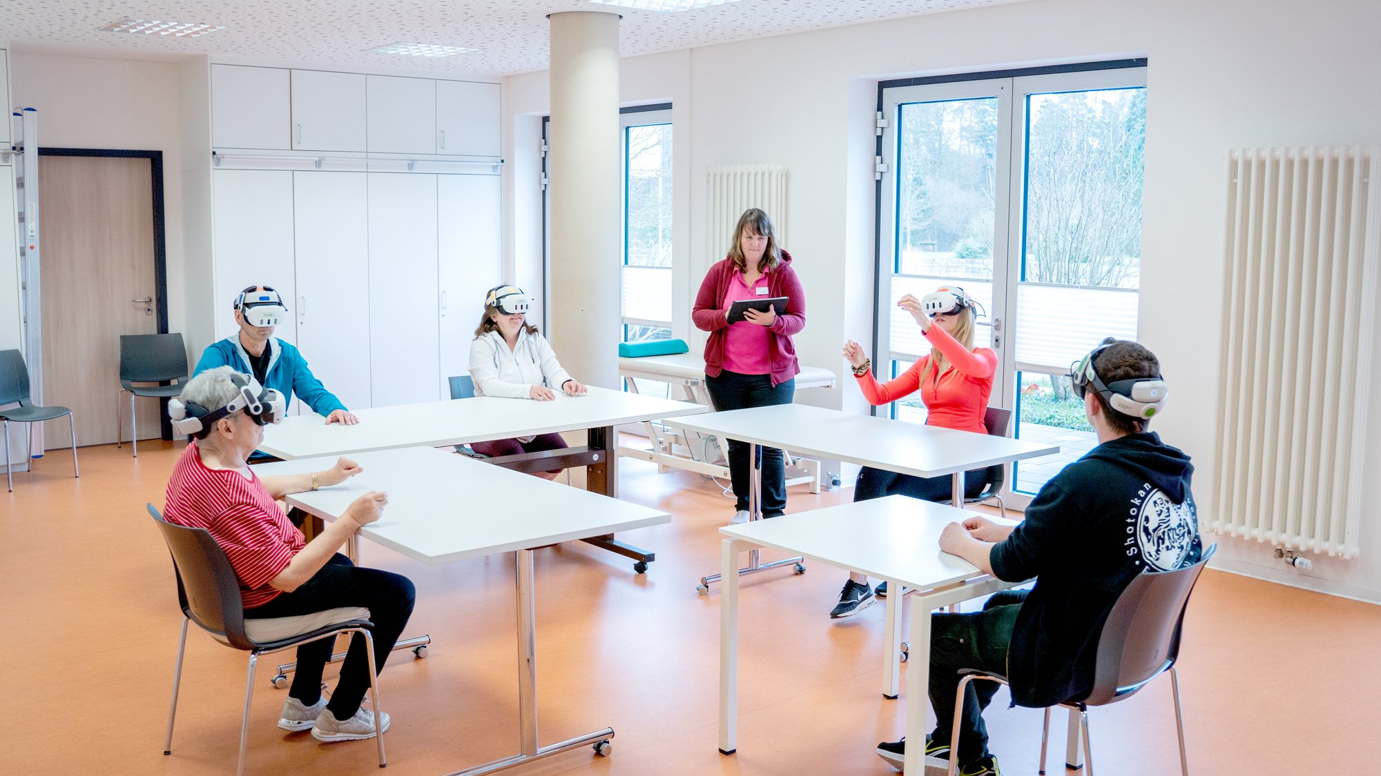 CUREO_GROUP_Gruppentherapie_6-Patienten